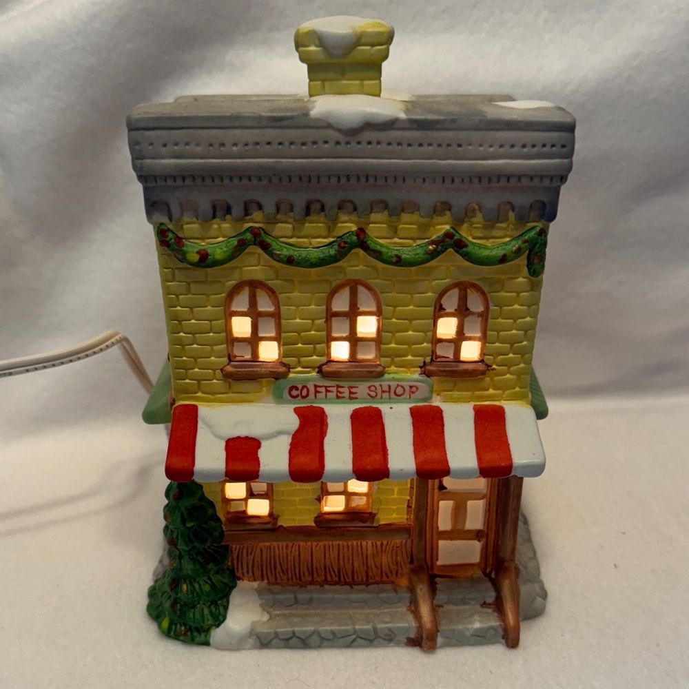 VNTG Dickens Collectables Holiday Expressions Coffee Shop 1991